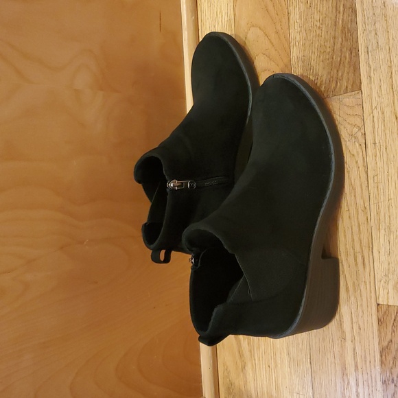 Bzees Ontario Black Ankle Boot - Picture 4 of 15